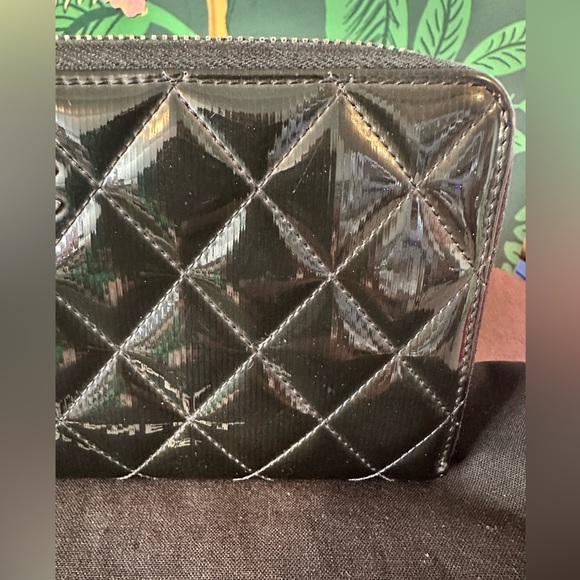 CHANEL Matelasse Quilted Black Patent Caviar Leather Round Zip Long Wallet ๐ค๐ฅ - Picture 4 of 13